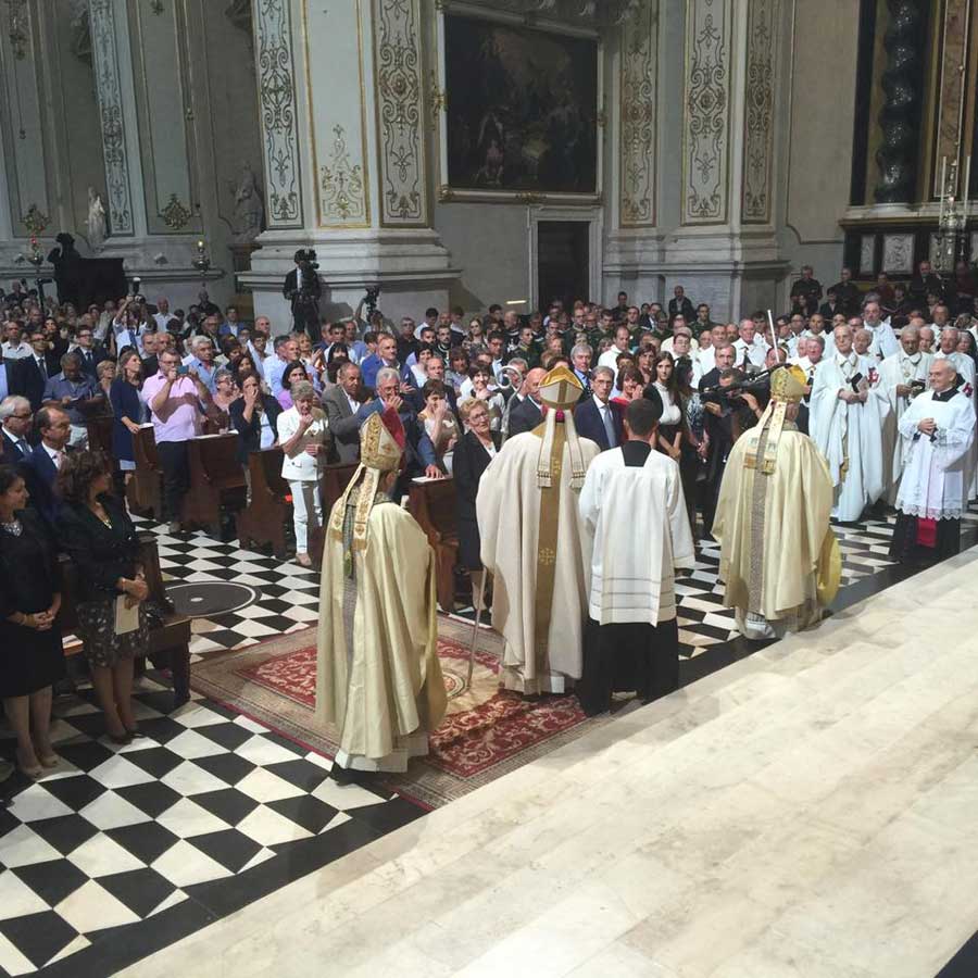 Photogallery Ordinazione Episcopale a S.E. Mons. Pierbattista Pizzaballa, Arcivescovo Titolare di Verbe e Amministratore Apostolico del Patriarcato di Gerusalemme dei Latini
Bergamo: Sabato 10 settembre 2016