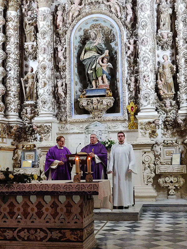 Chiesa di San Matteo in Lecce - Celebrazione Eucaristica  (29.2.2020)
Comm. Mons. Giancarlo Polito, Priore della Delegazione di Lecce, e Don Tommaso Lerario