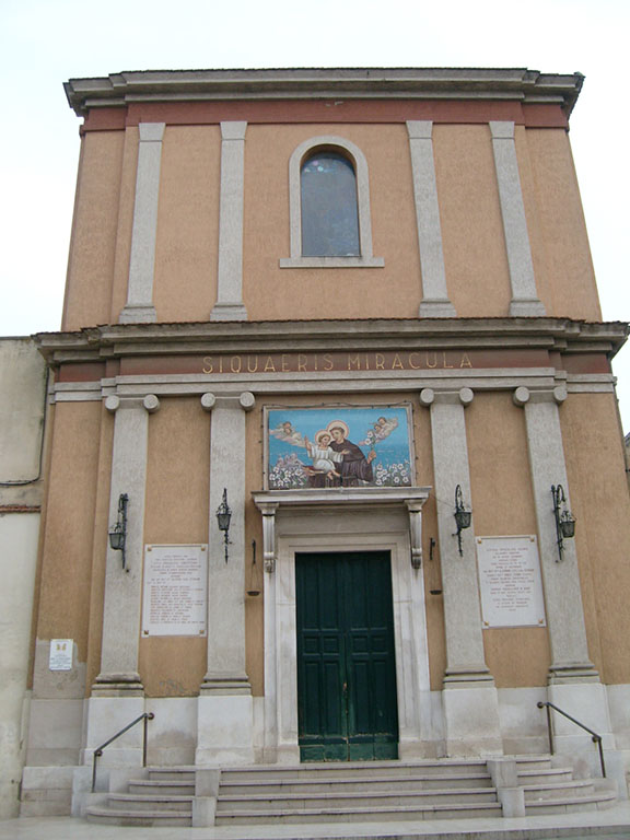 Chiesa parrocchiale S. Antonio da Padova (facciata)